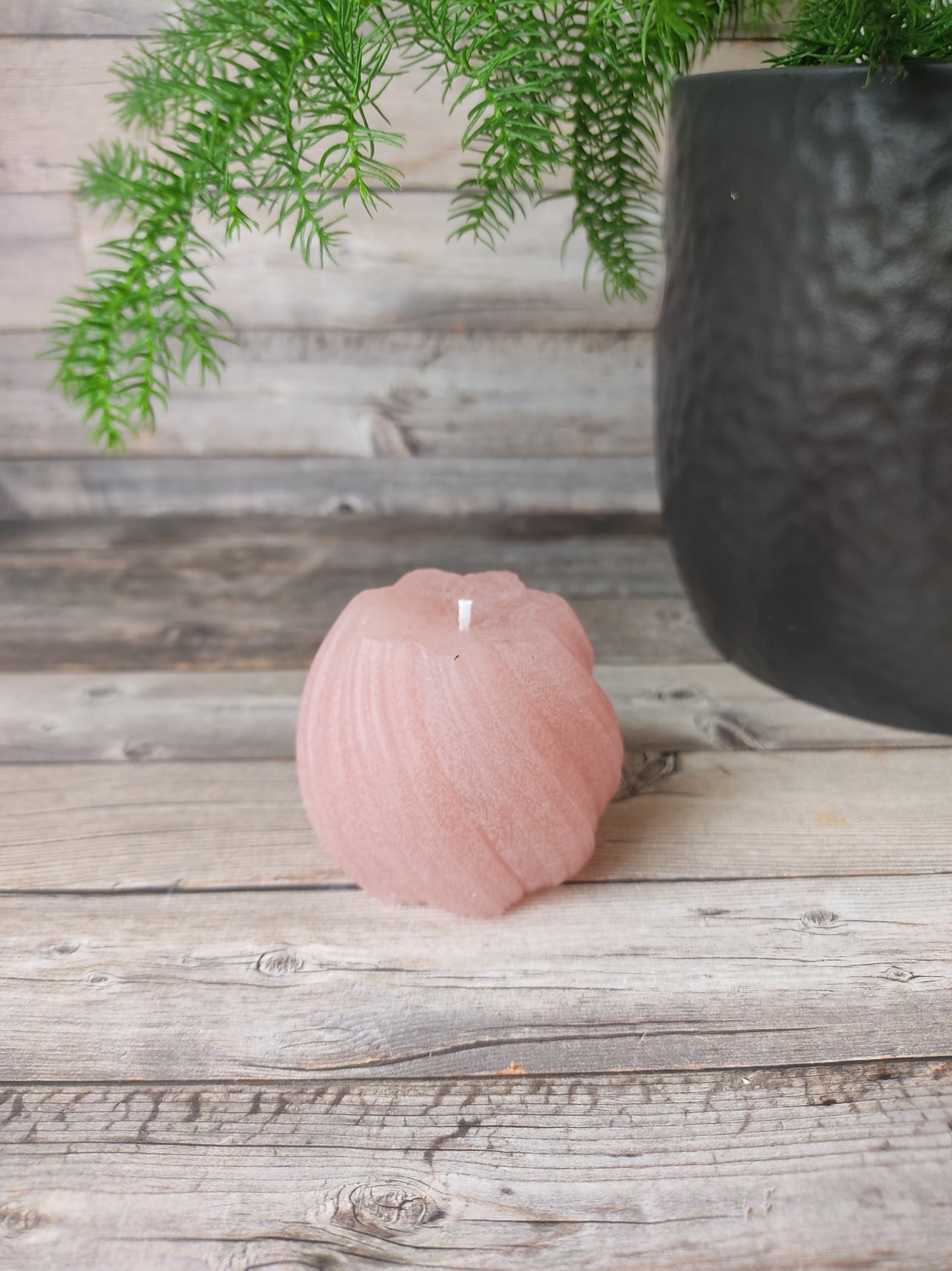 Kerze mit Geschwungenem Muster